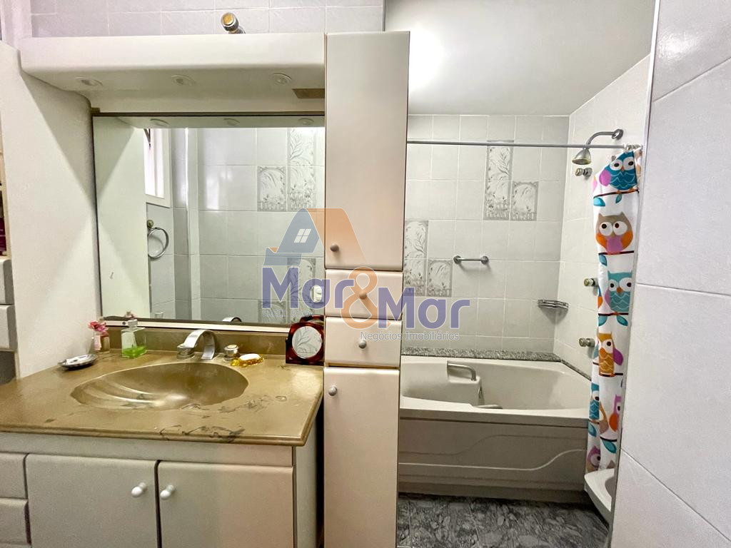Apartamento na Praia das Pitangueiras, Guarujá - SP