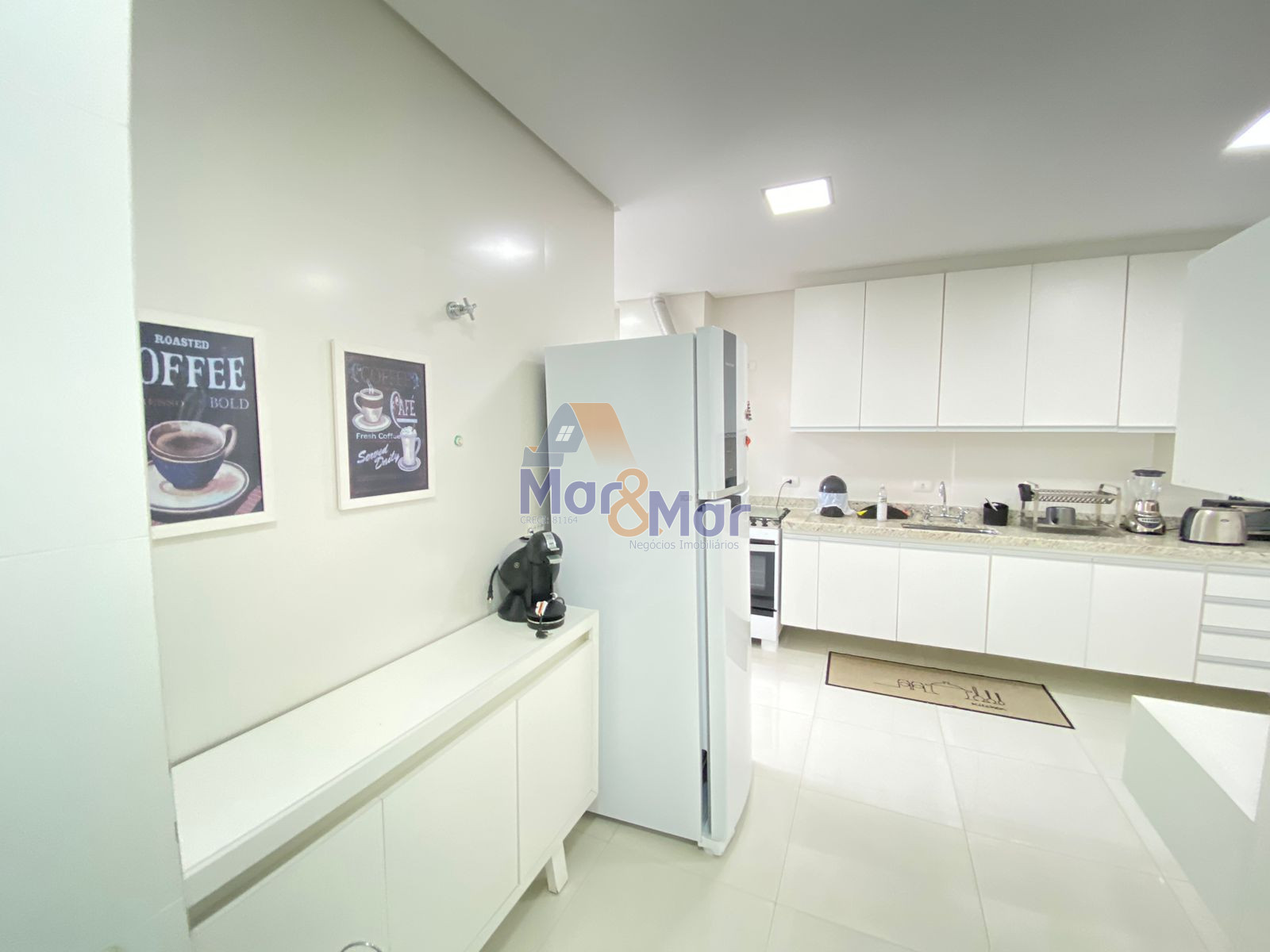 Apartamento na Praia das Pitangueiras, Guarujá - SP