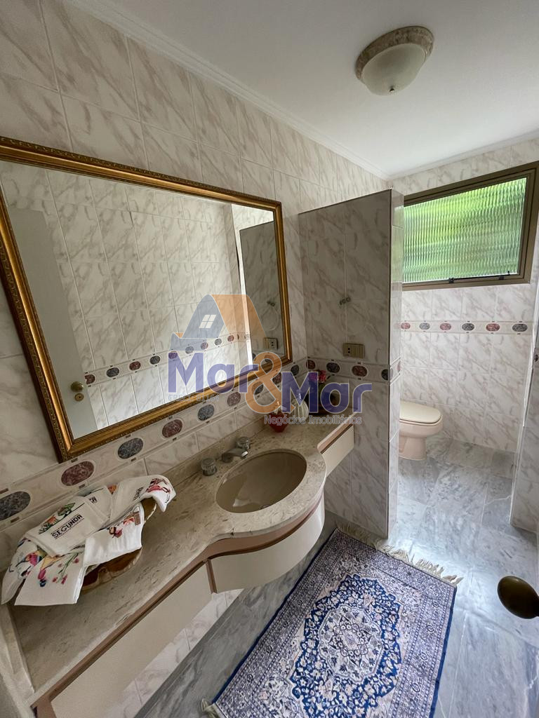 Apartamento na Praia das Pitangueiras, Guarujá - SP