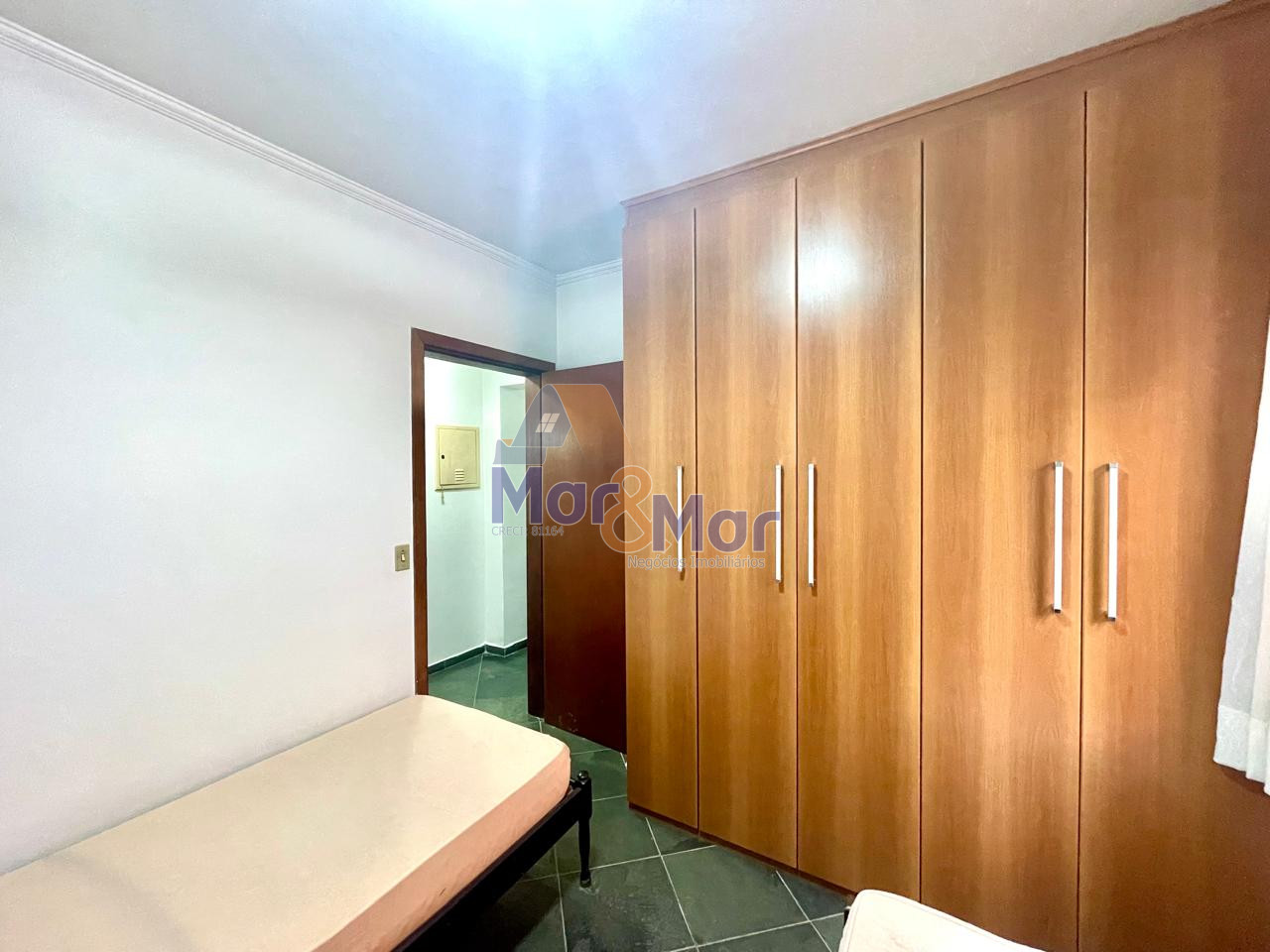 Apartamento na Praia da Enseada, Guarujá - SP