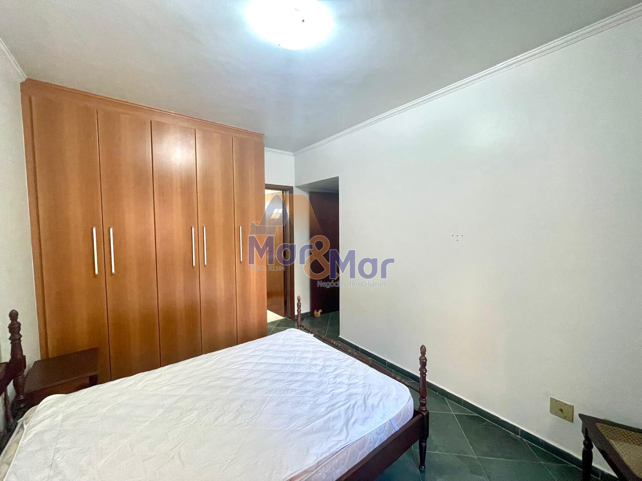 Apartamento na Praia da Enseada, Guarujá - SP