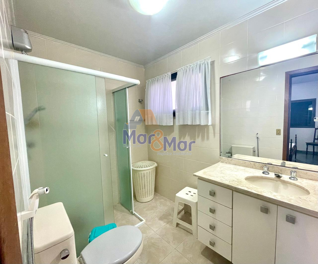 Apartamento na Praia da Enseada, Guarujá - SP