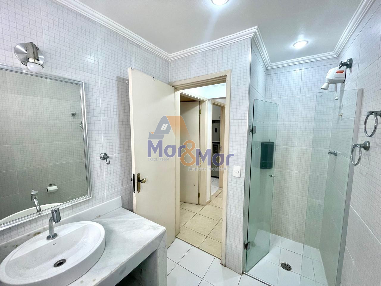 Apartamento na Praia das Pitangueiras, Guarujá - SP