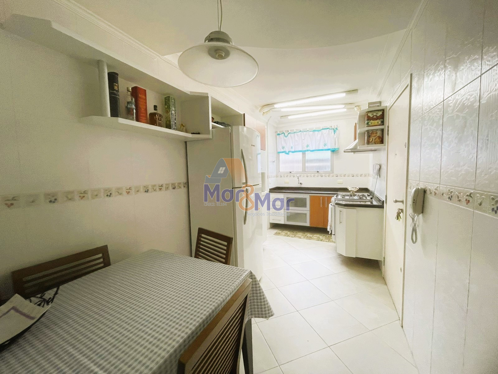 Apartamento na Praia das Pitangueiras, Guarujá - SP