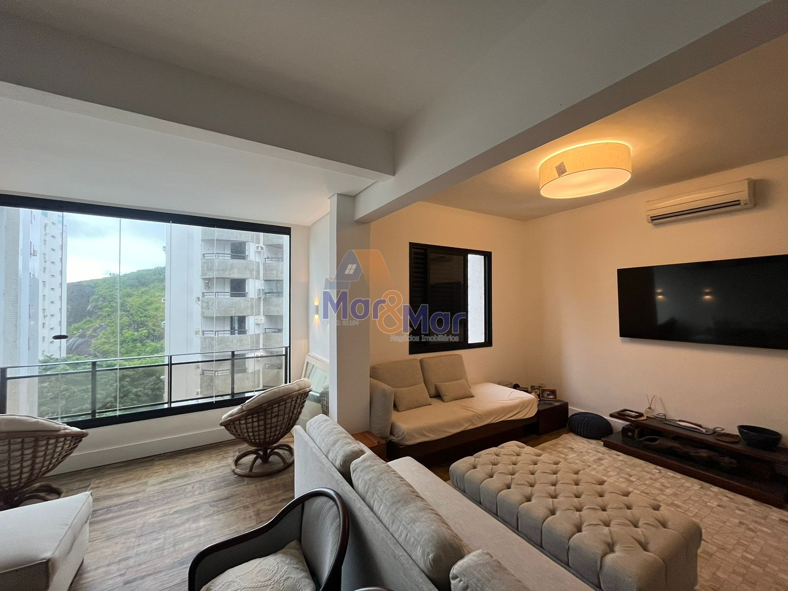 Apartamento na Praia das Pitangueiras, Guarujá - SP