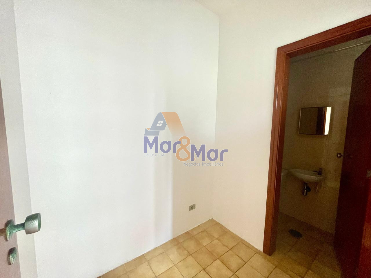 Apartamento na Praia das Pitangueiras, Guarujá - SP