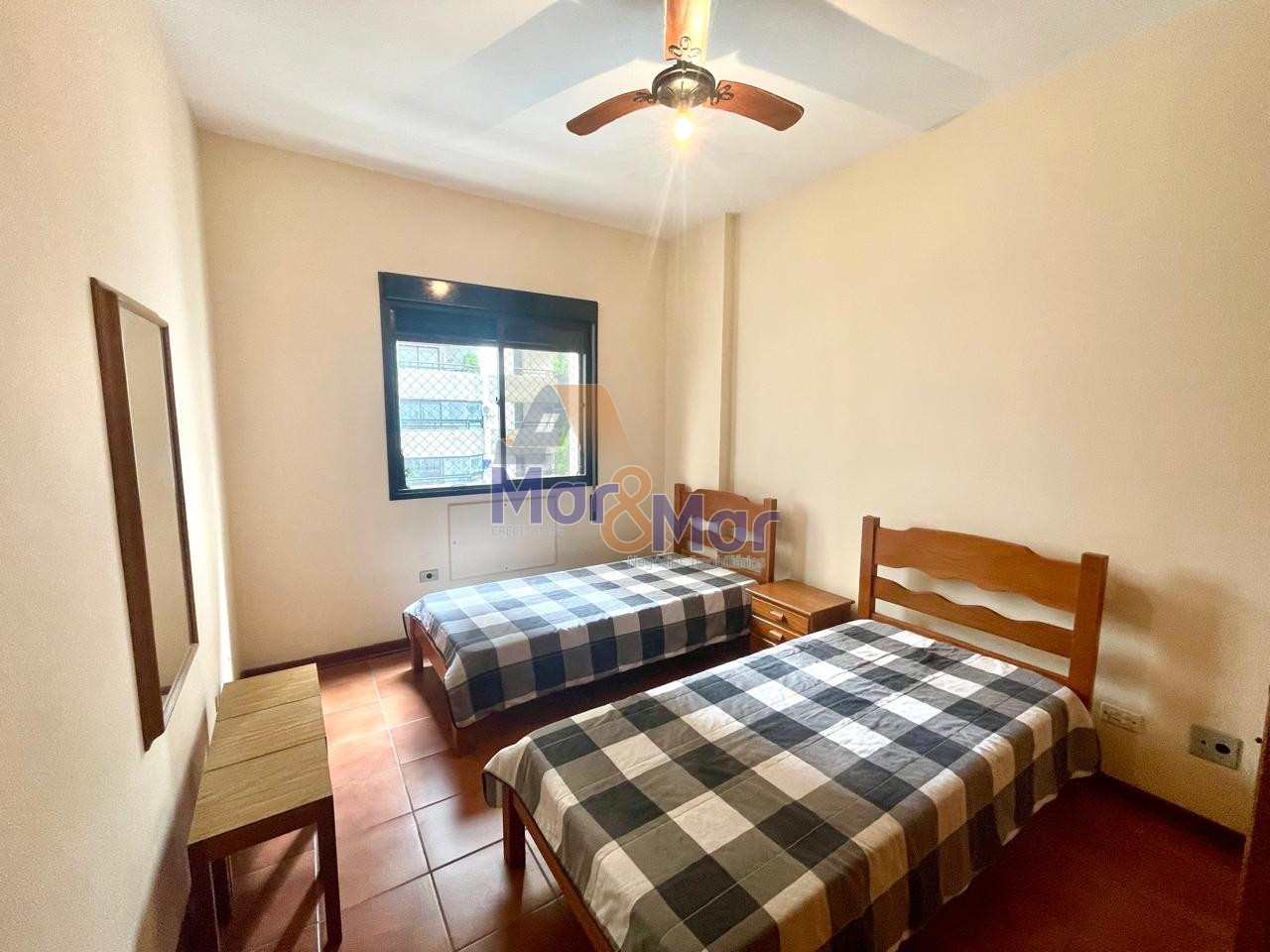 Apartamento na Praia das Pitangueiras, Guarujá - SP
