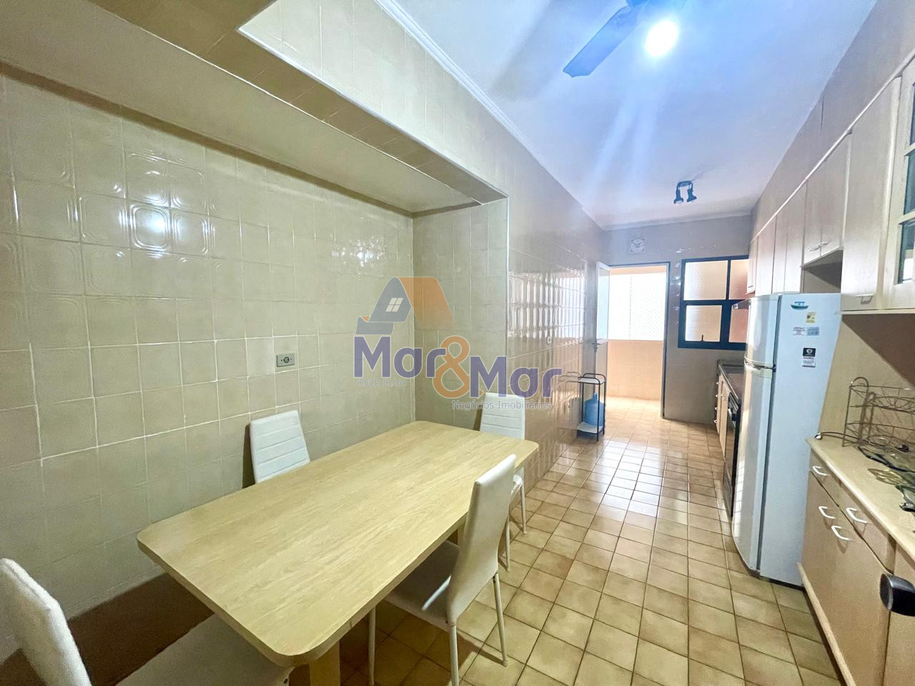 Apartamento na Praia das Pitangueiras, Guarujá - SP