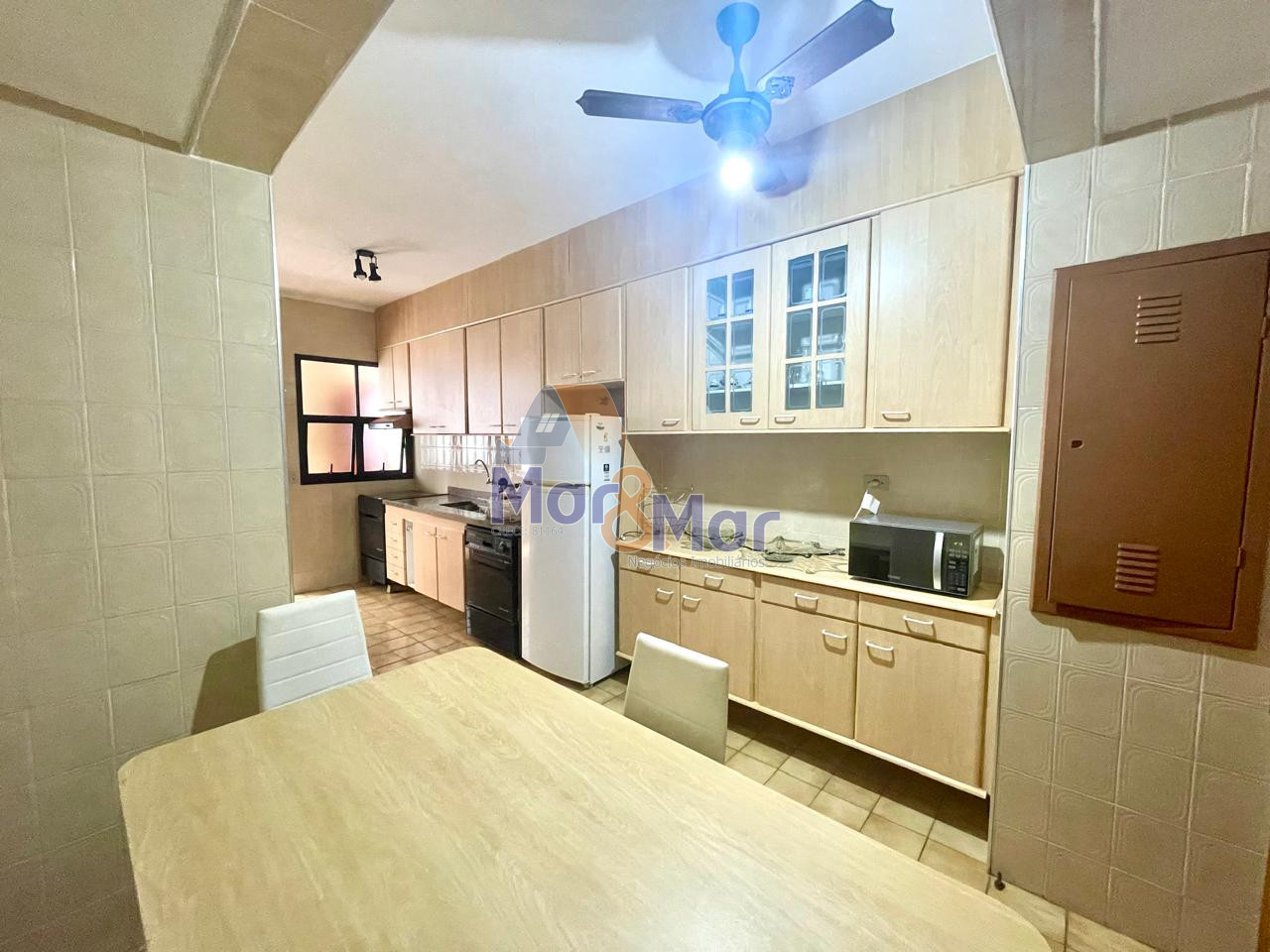 Apartamento na Praia das Pitangueiras, Guarujá - SP