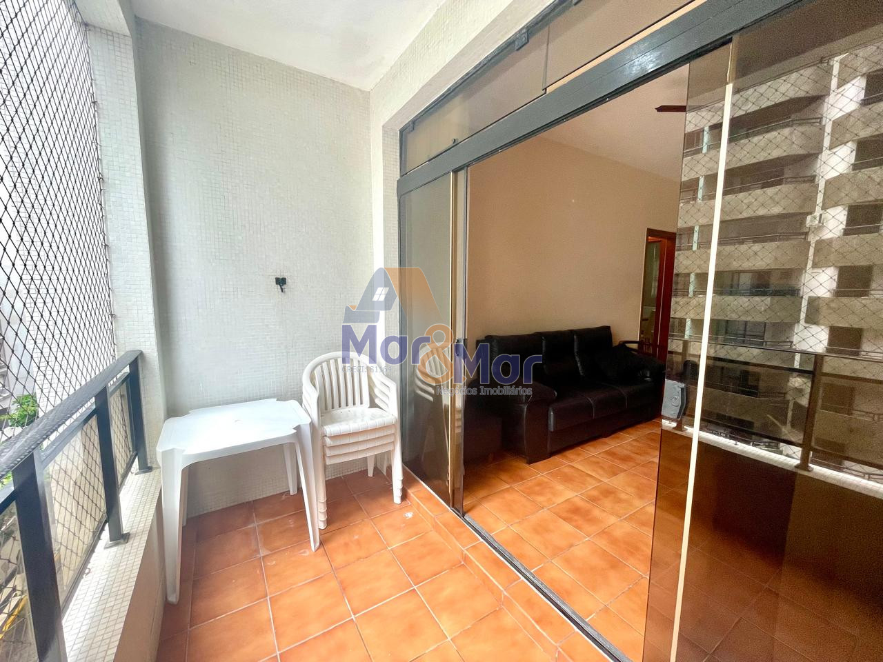 Apartamento na Praia das Pitangueiras, Guarujá - SP