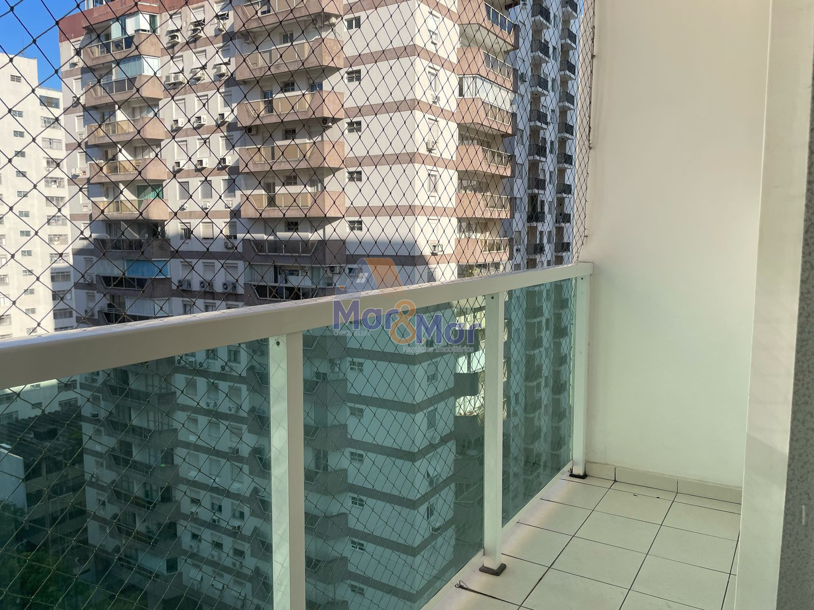 Apartamento na Praia das Pitangueiras, Guarujá - SP