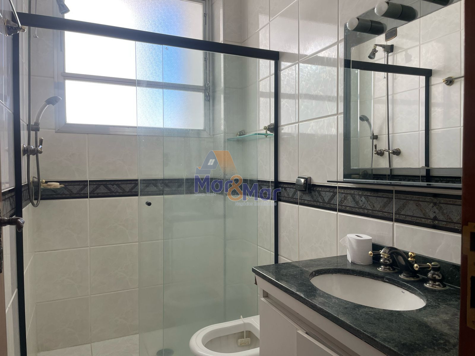 Apartamento na Praia das Pitangueiras, Guarujá - SP