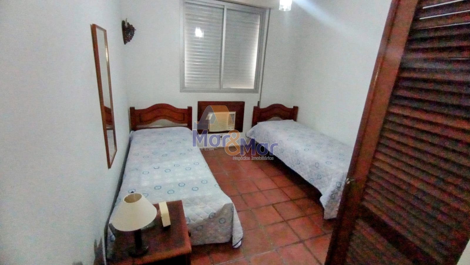 Apartamento na Praia das Pitangueiras, Guarujá - SP