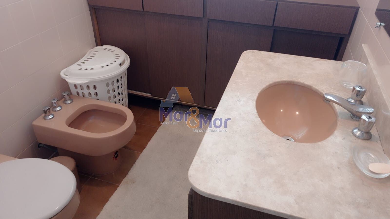 Apartamento à Venda e Locação em Pitangueiras !