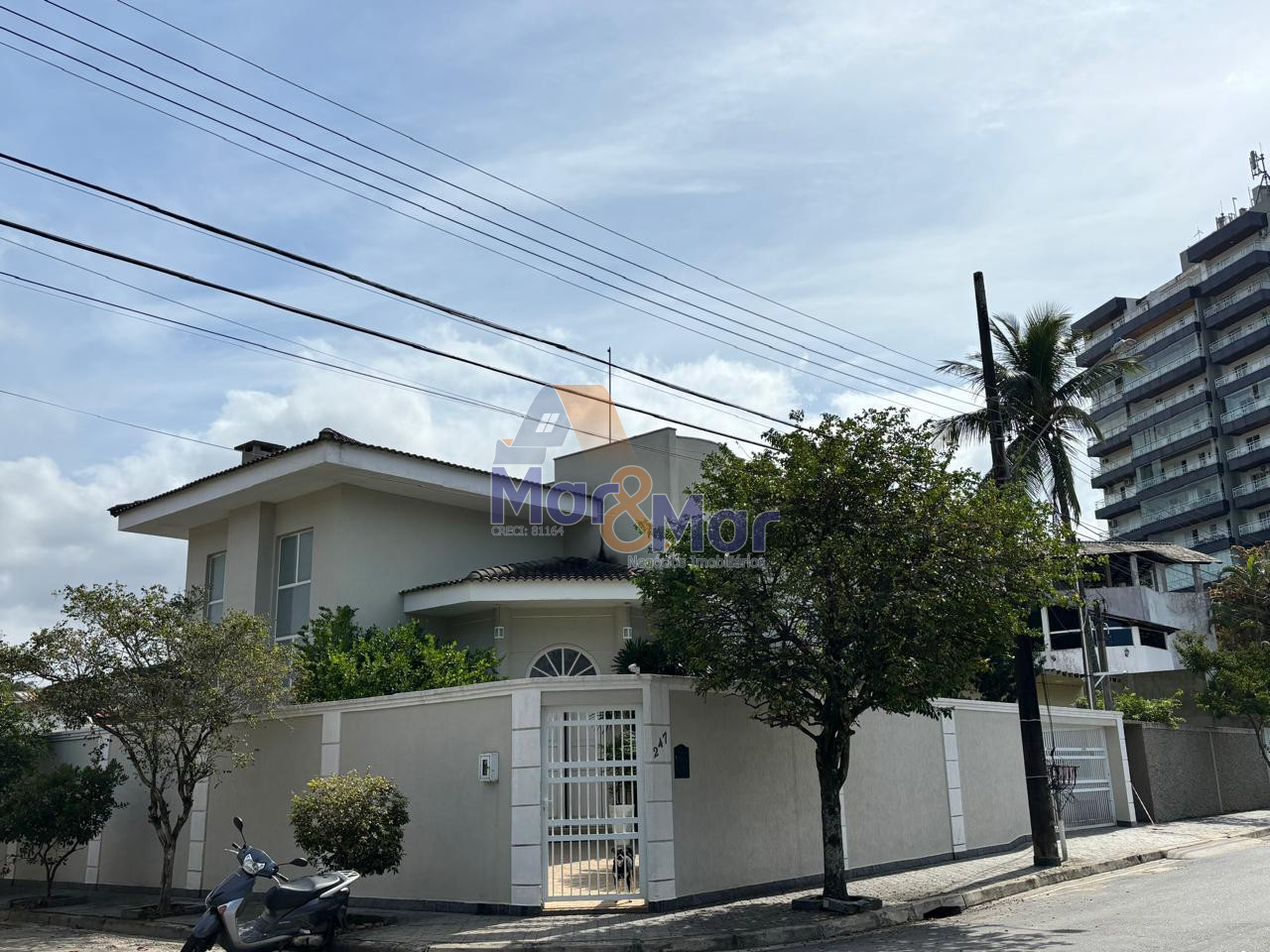 Casa à Venda Praia do Tombo - GUARUJÁ - SP