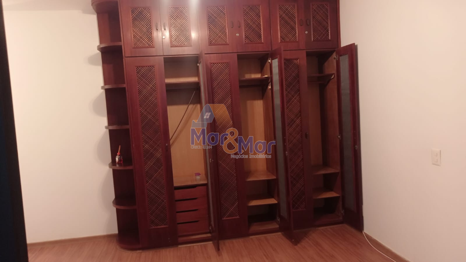 Apartamento na Praia das Pitangueiras, Guarujá - SP