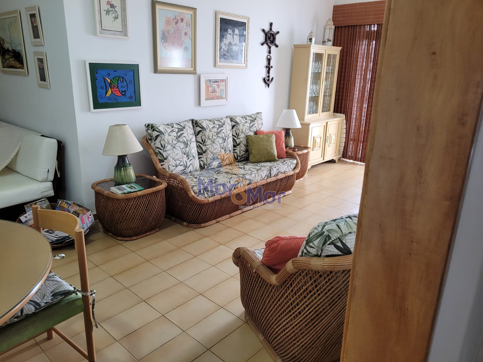 Apartamento na Praia das Pitangueiras, Guarujá - SP