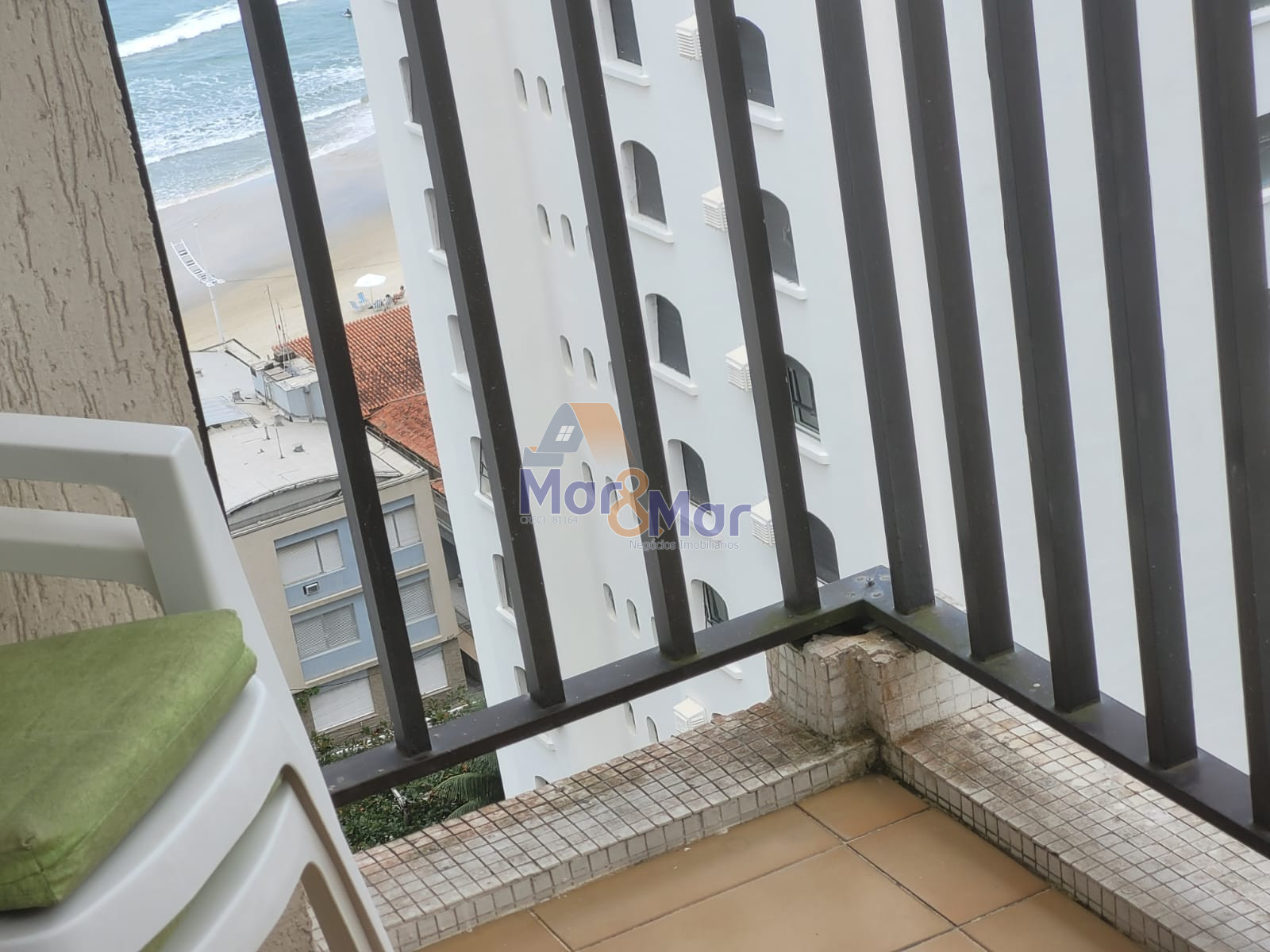 Apartamento na Praia das Pitangueiras, Guarujá - SP