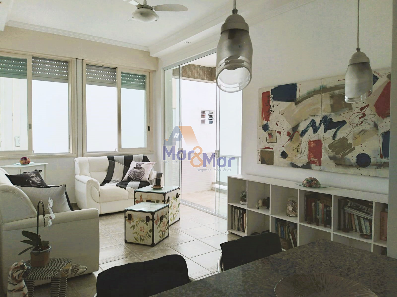 Apartamento na Praia das Pitangueiras, Guarujá - SP