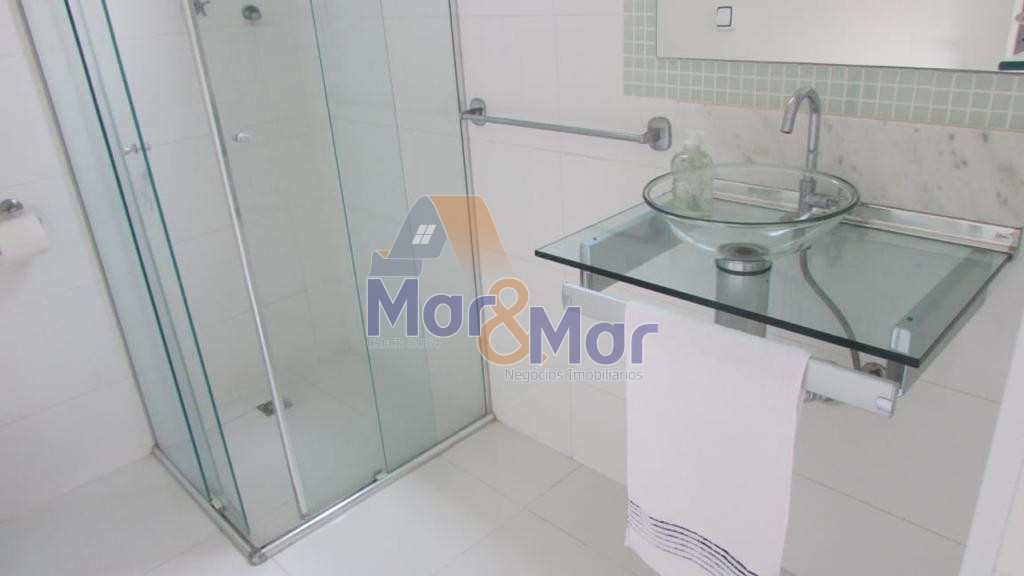 Apartamento na Praia das Pitangueiras, Guarujá - SP