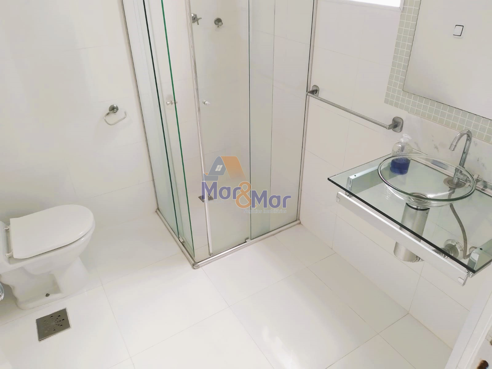 Apartamento na Praia das Pitangueiras, Guarujá - SP