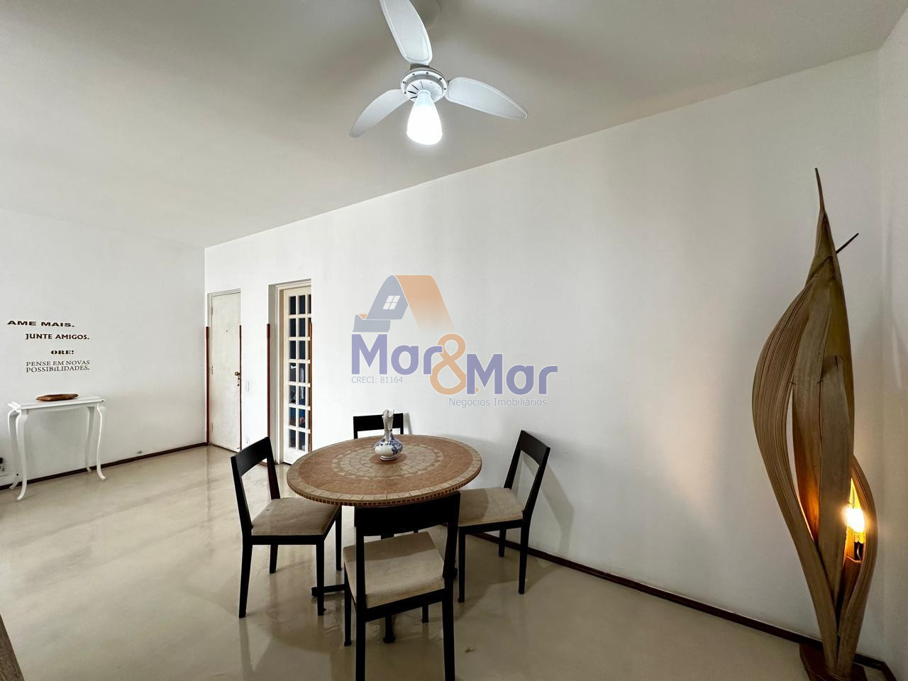 Apartamento na Praia das Pitangueiras, Guarujá - SP