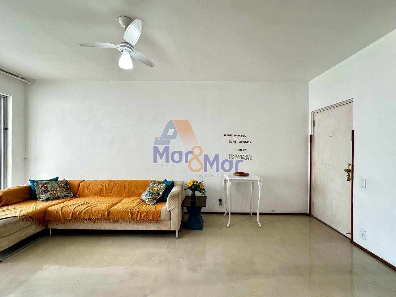 Apartamento na Praia das Pitangueiras, Guarujá - SP