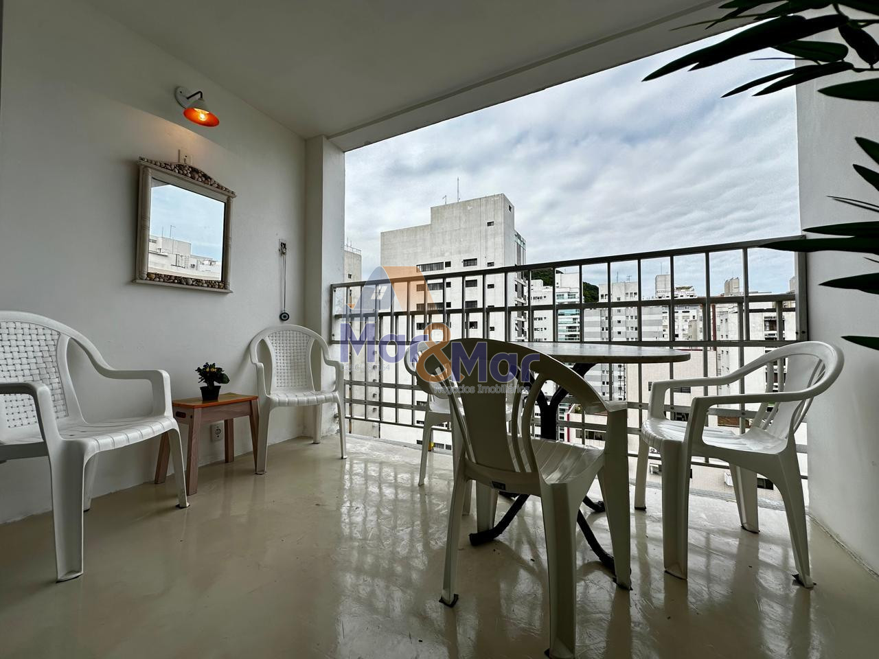 Apartamento na Praia das Pitangueiras, Guarujá - SP