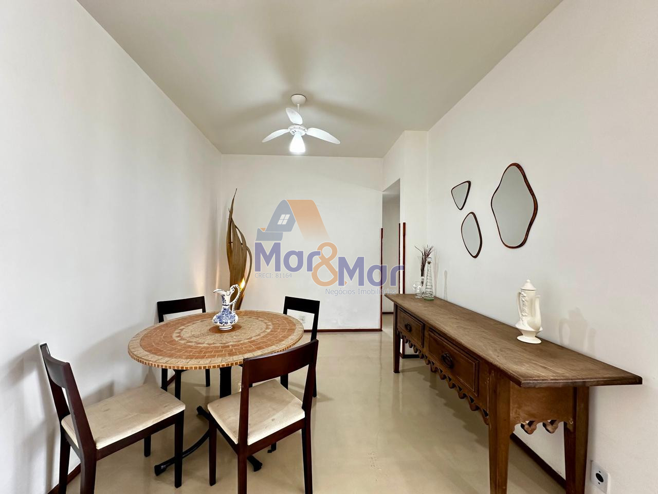 Apartamento na Praia das Pitangueiras, Guarujá - SP