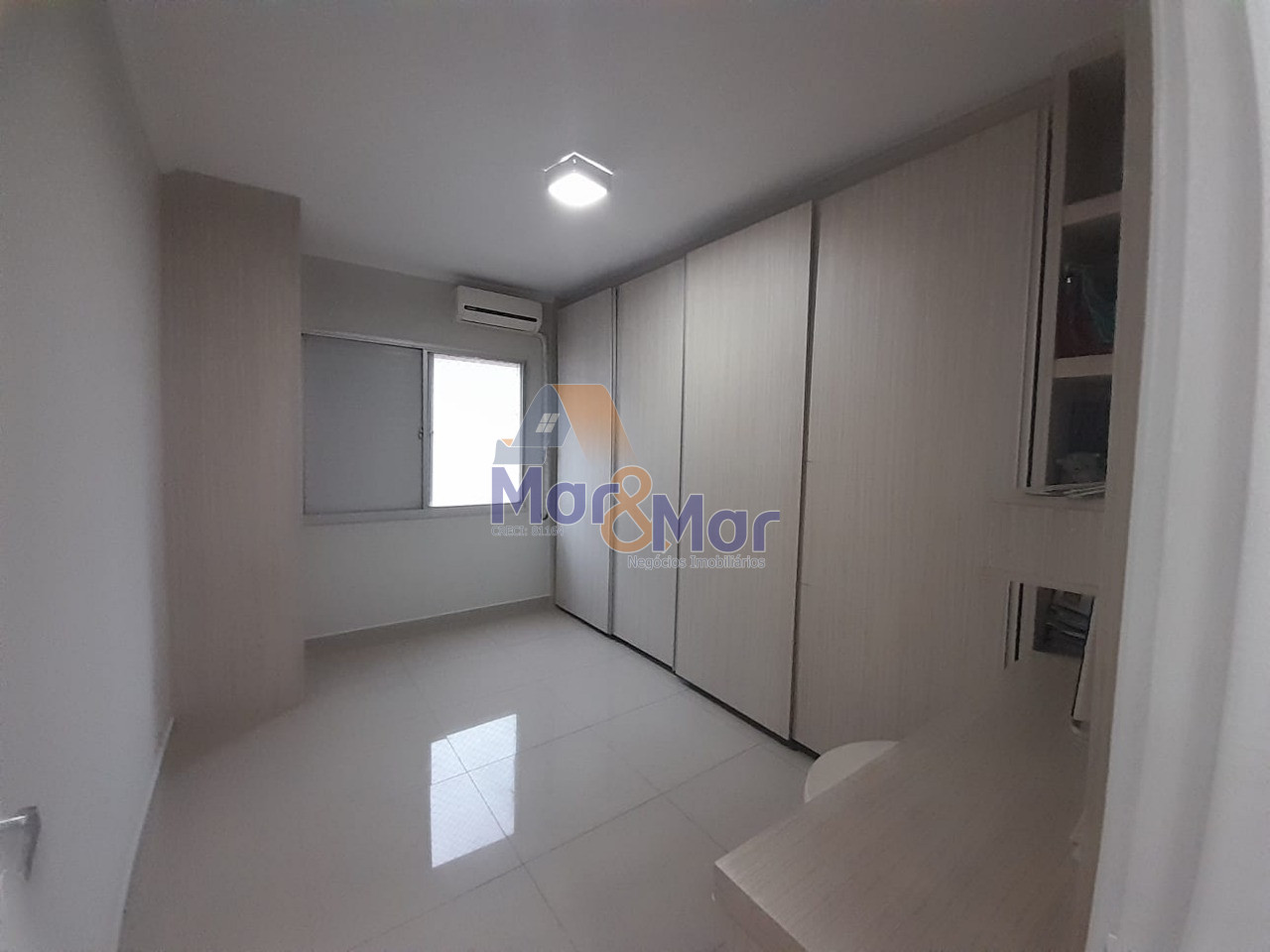 Apartamento na Praia da Enseada, Guarujá - SP