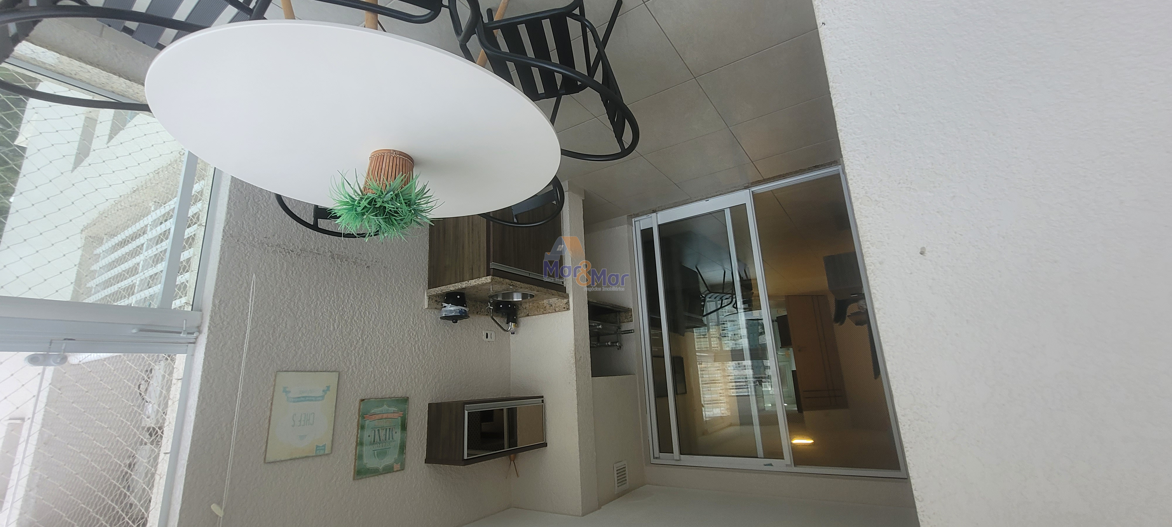 Apartamento na Praia da Enseada, Guarujá - SP