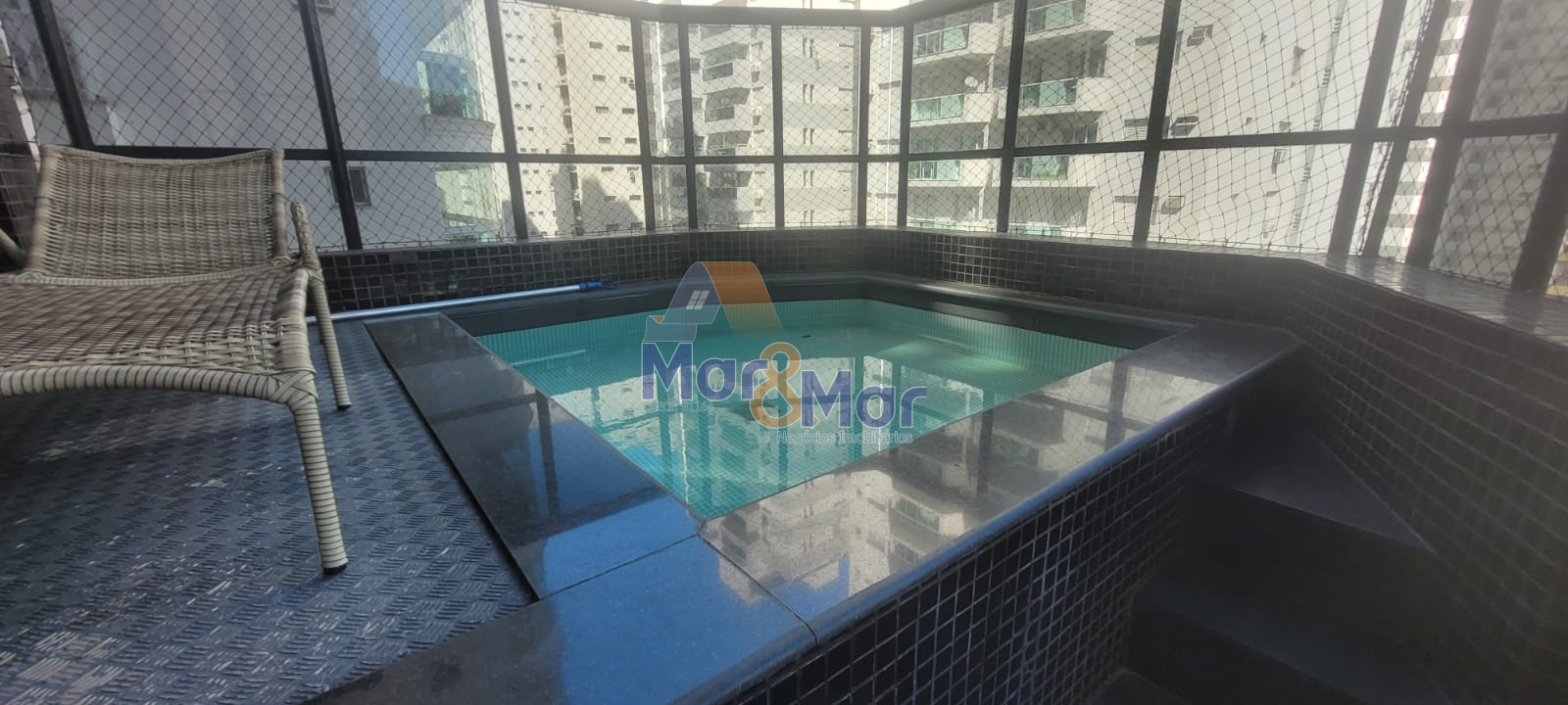 Duplex à Venda na Praia das Pitangueiras - Guarujá