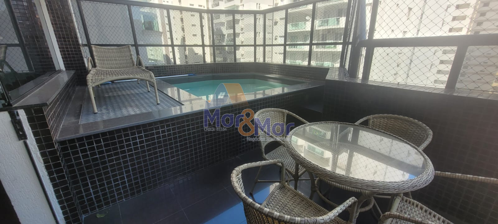 Duplex à Venda na Praia das Pitangueiras - Guarujá