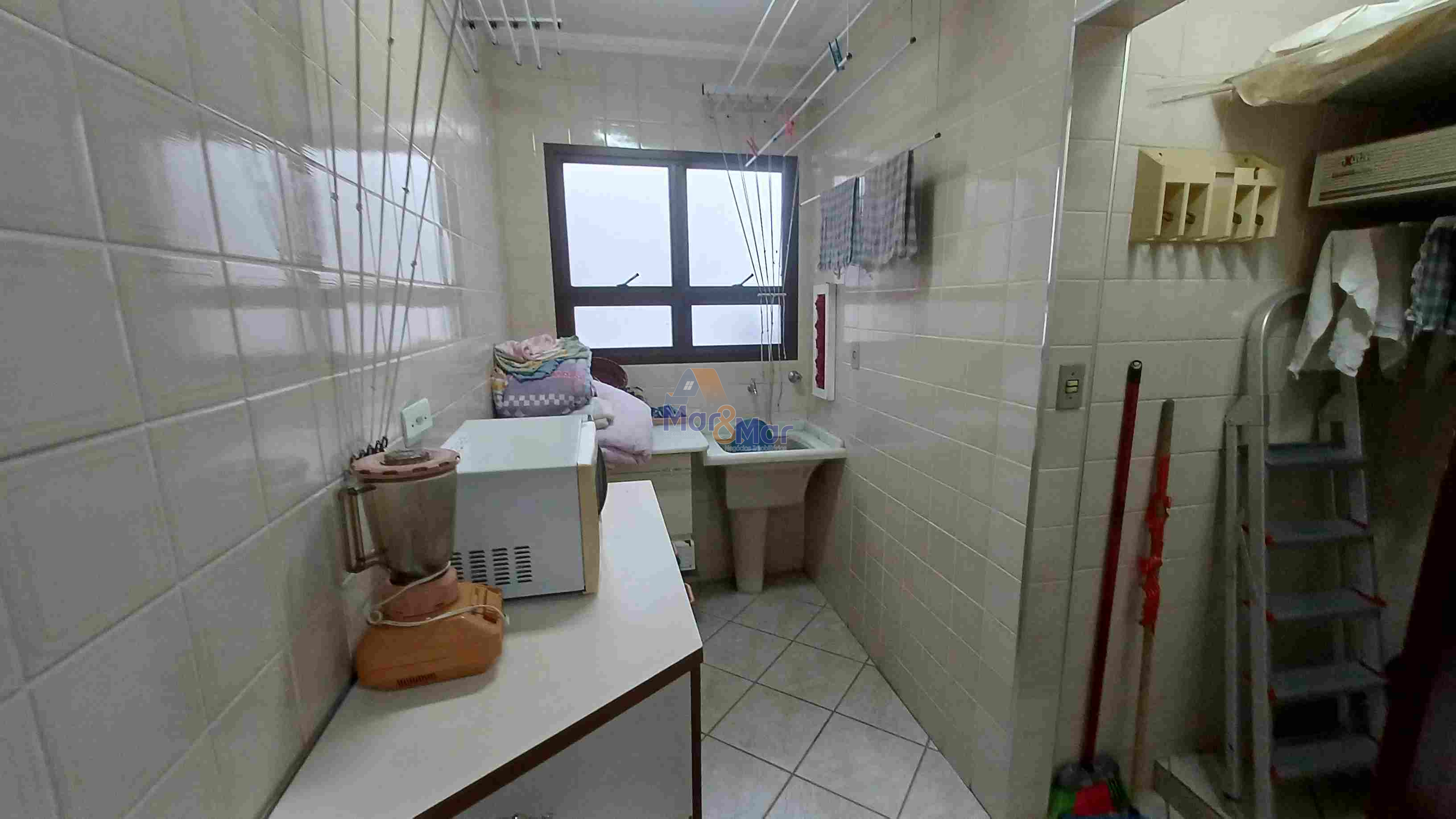 Apartamento na Praia da Enseada, Guarujá - SP