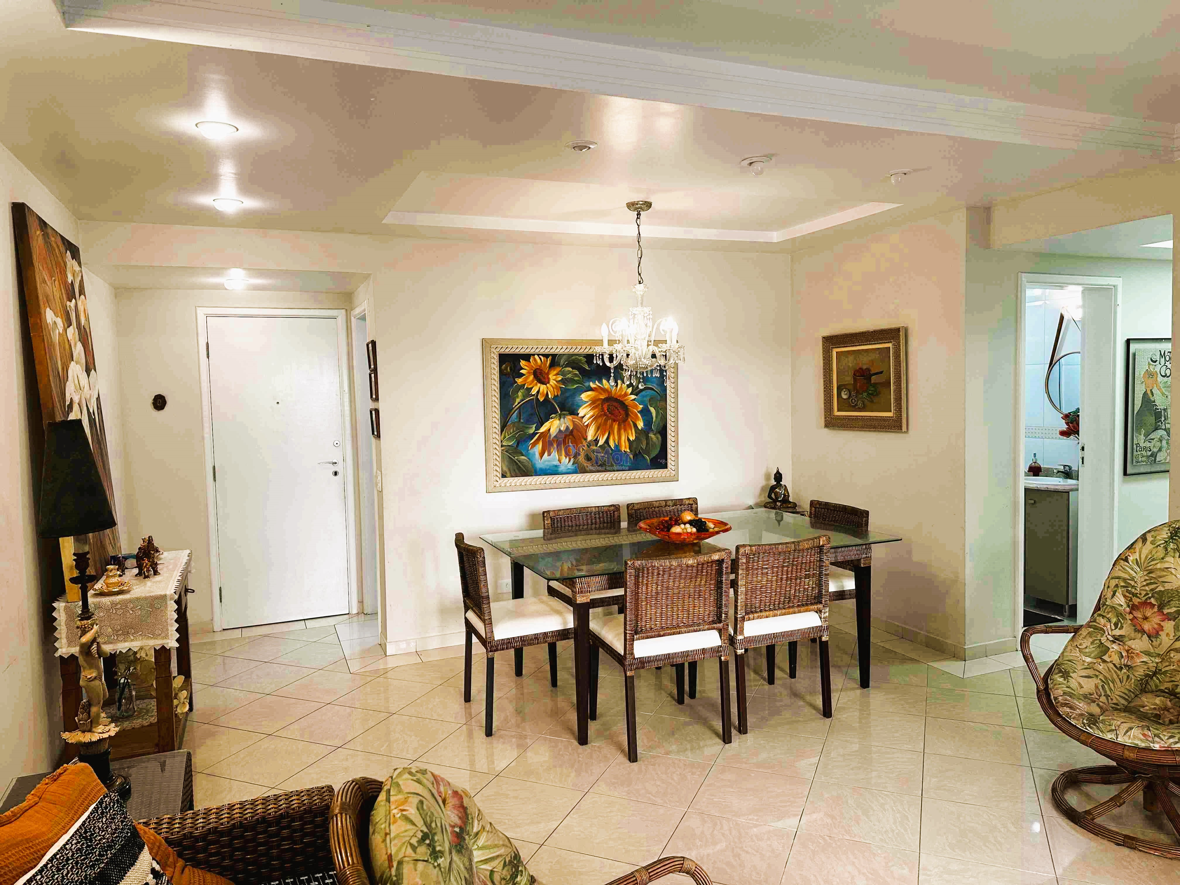 Apartamento na Praia das Pitangueiras, Guarujá - SP