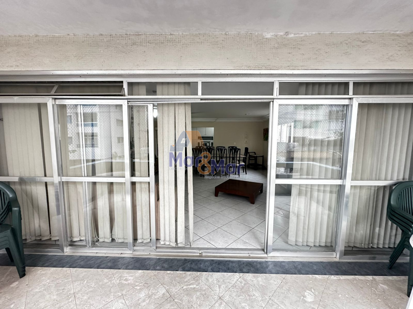 Apartamento na Praia das Pitangueiras, Guarujá - SP