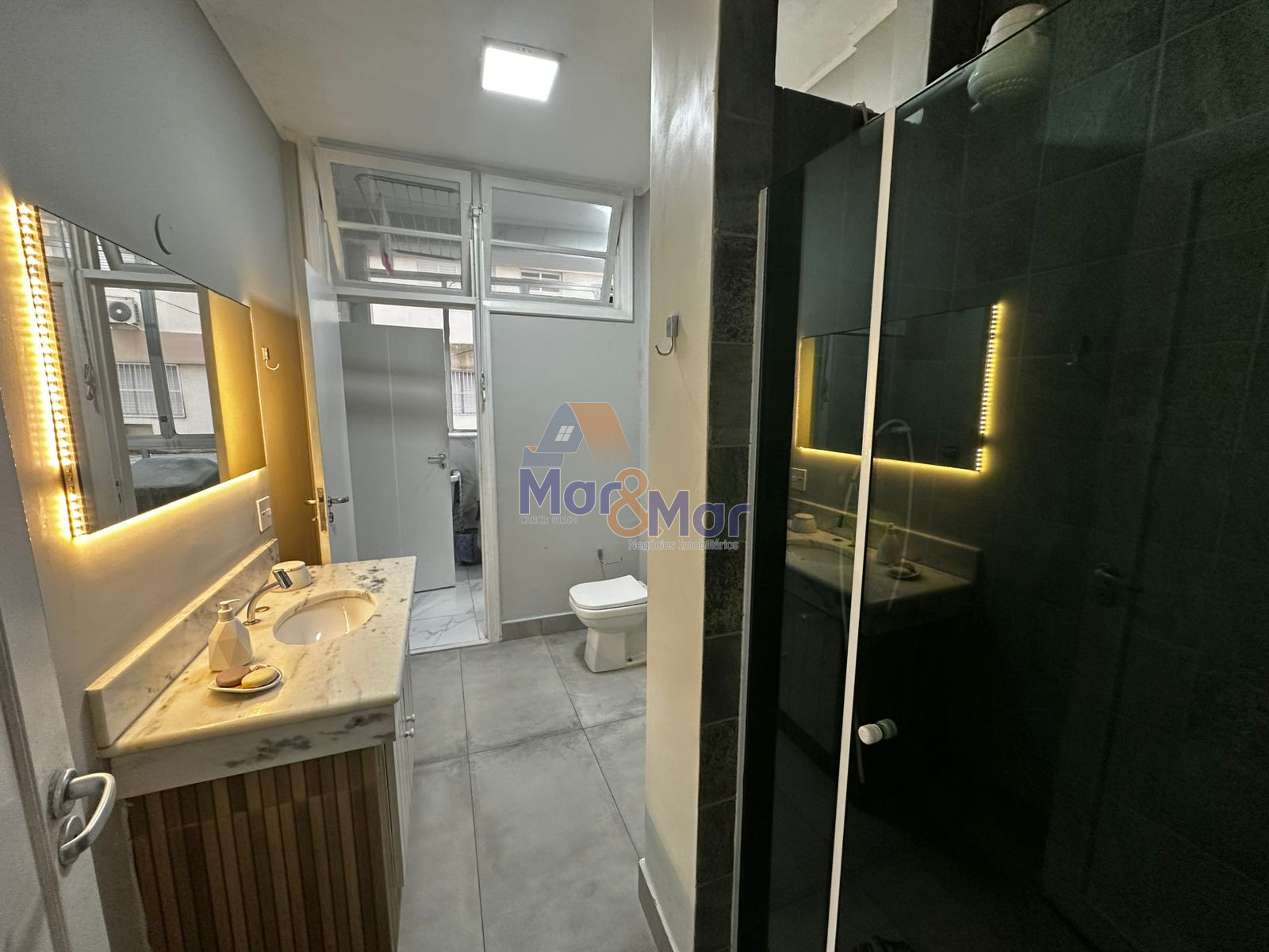 Apartamento na Praia das Pitangueiras, Guarujá - SP