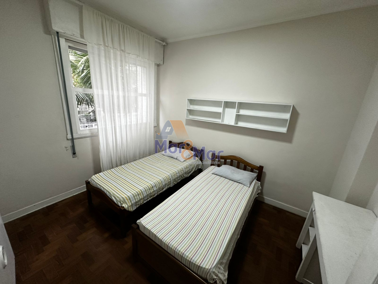 Apartamento na Praia das Pitangueiras, Guarujá - SP