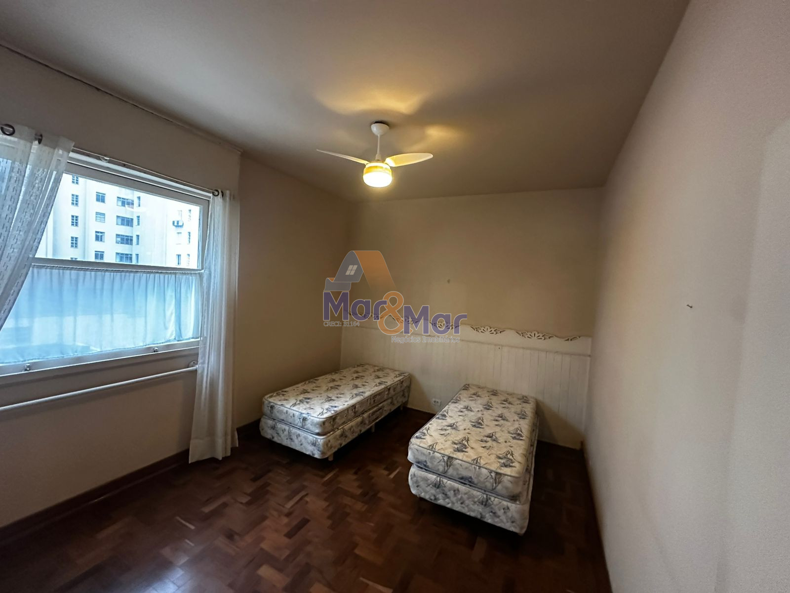 Apartamento na Praia das Pitangueiras, Guarujá - SP