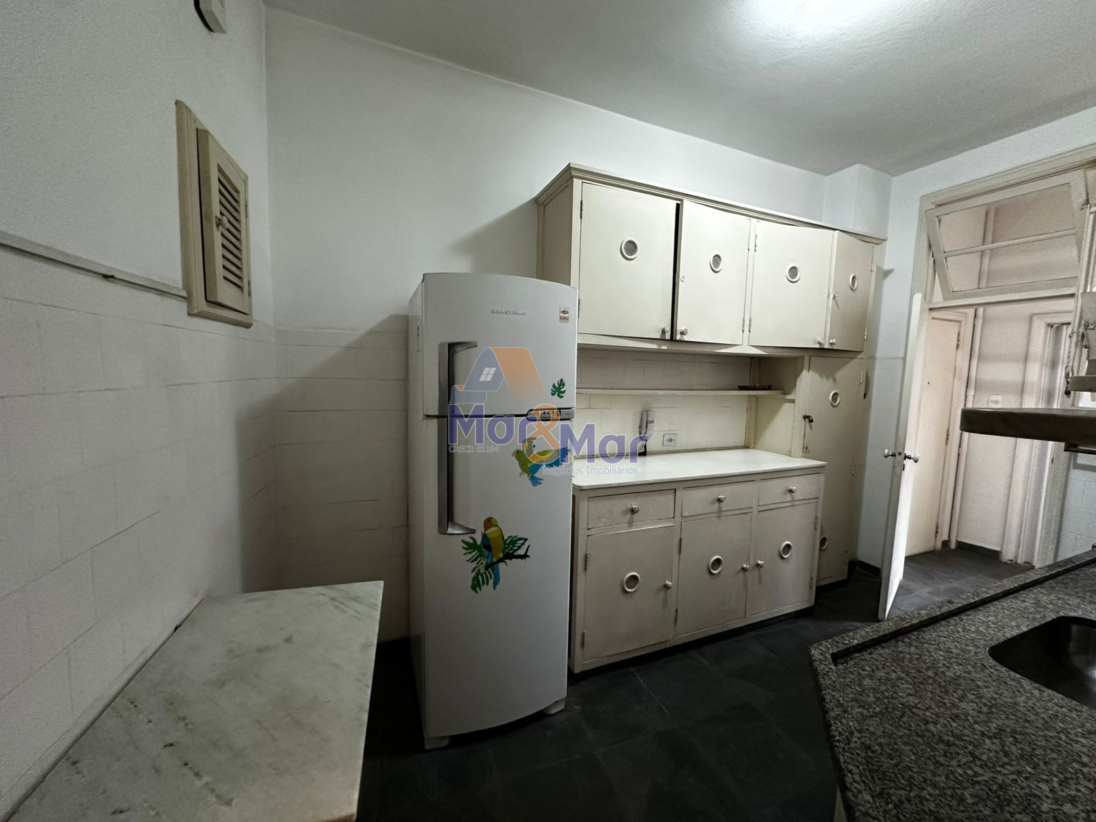 Apartamento na Praia das Pitangueiras, Guarujá - SP