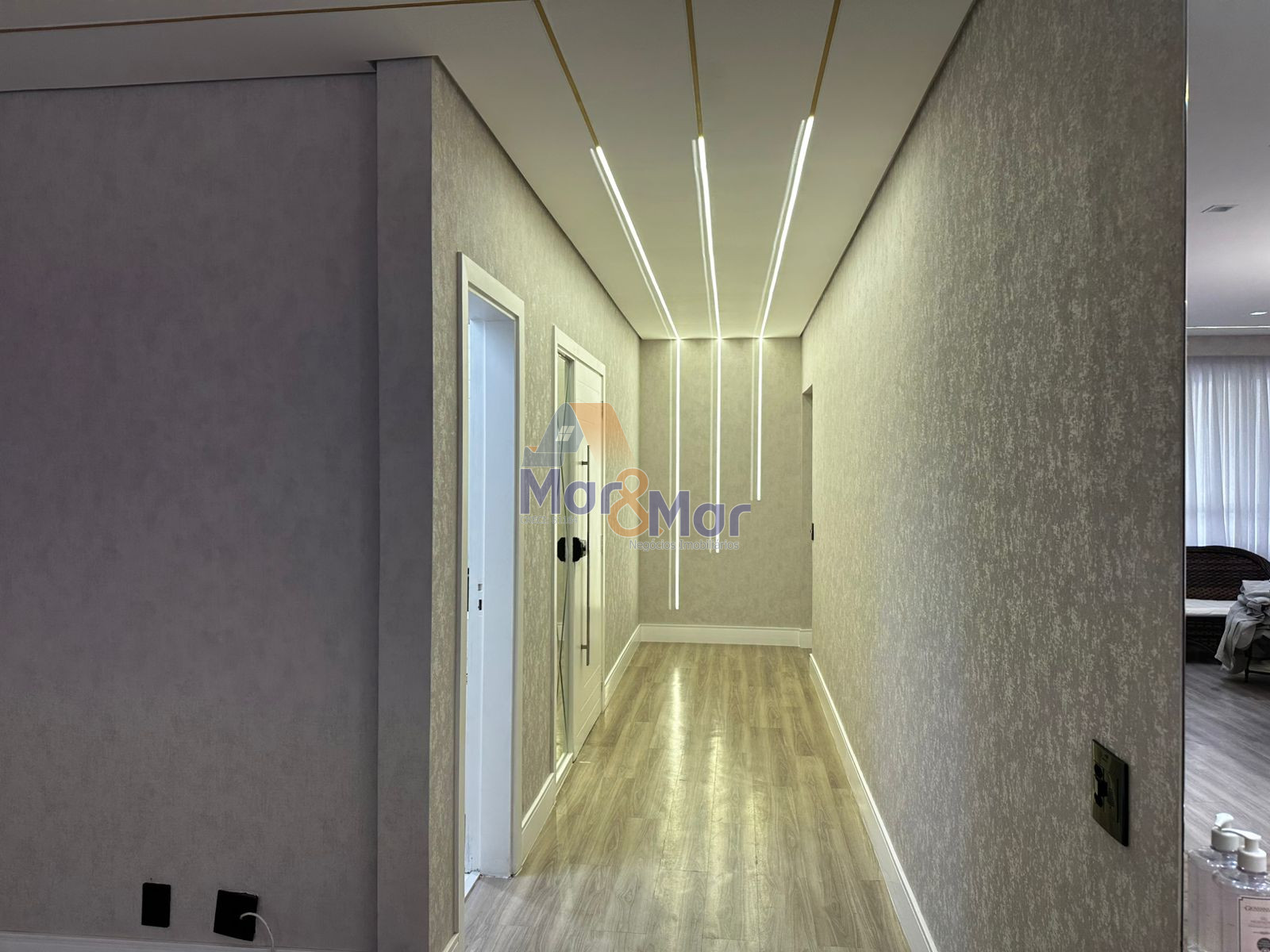 Apartamento na Praia das Pitangueiras, Guarujá - SP
