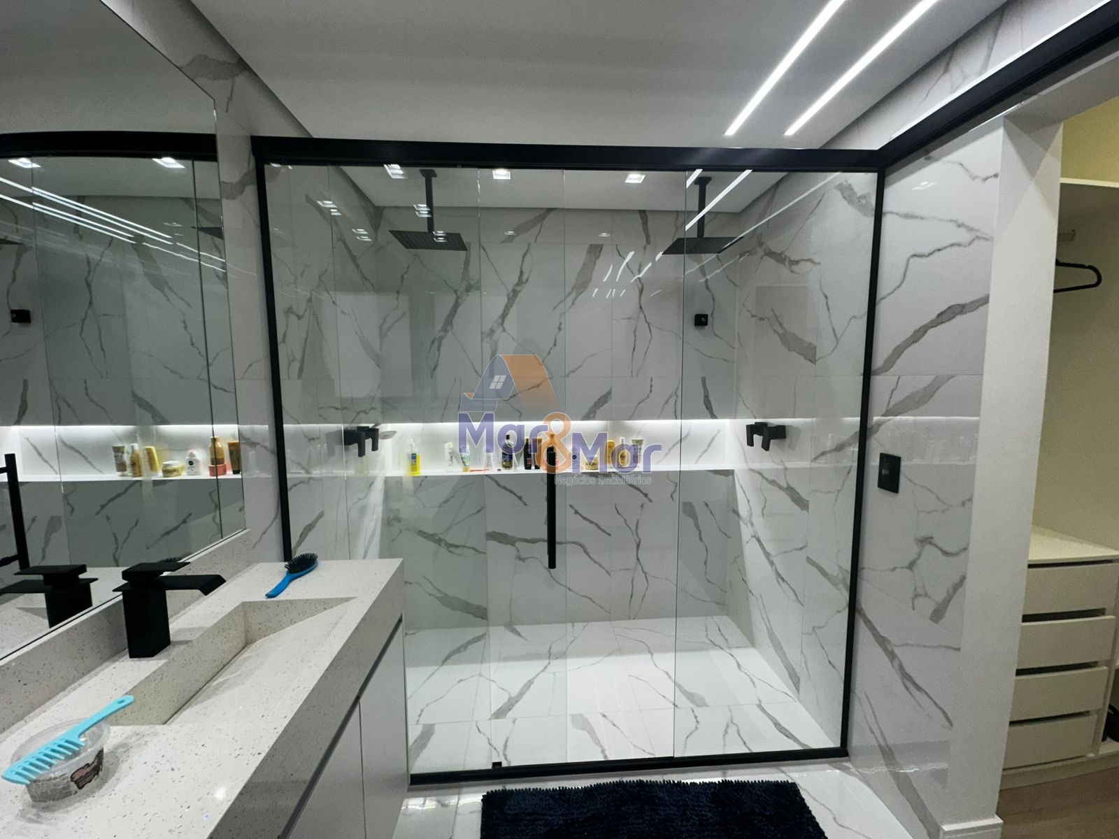 Apartamento na Praia das Pitangueiras, Guarujá - SP