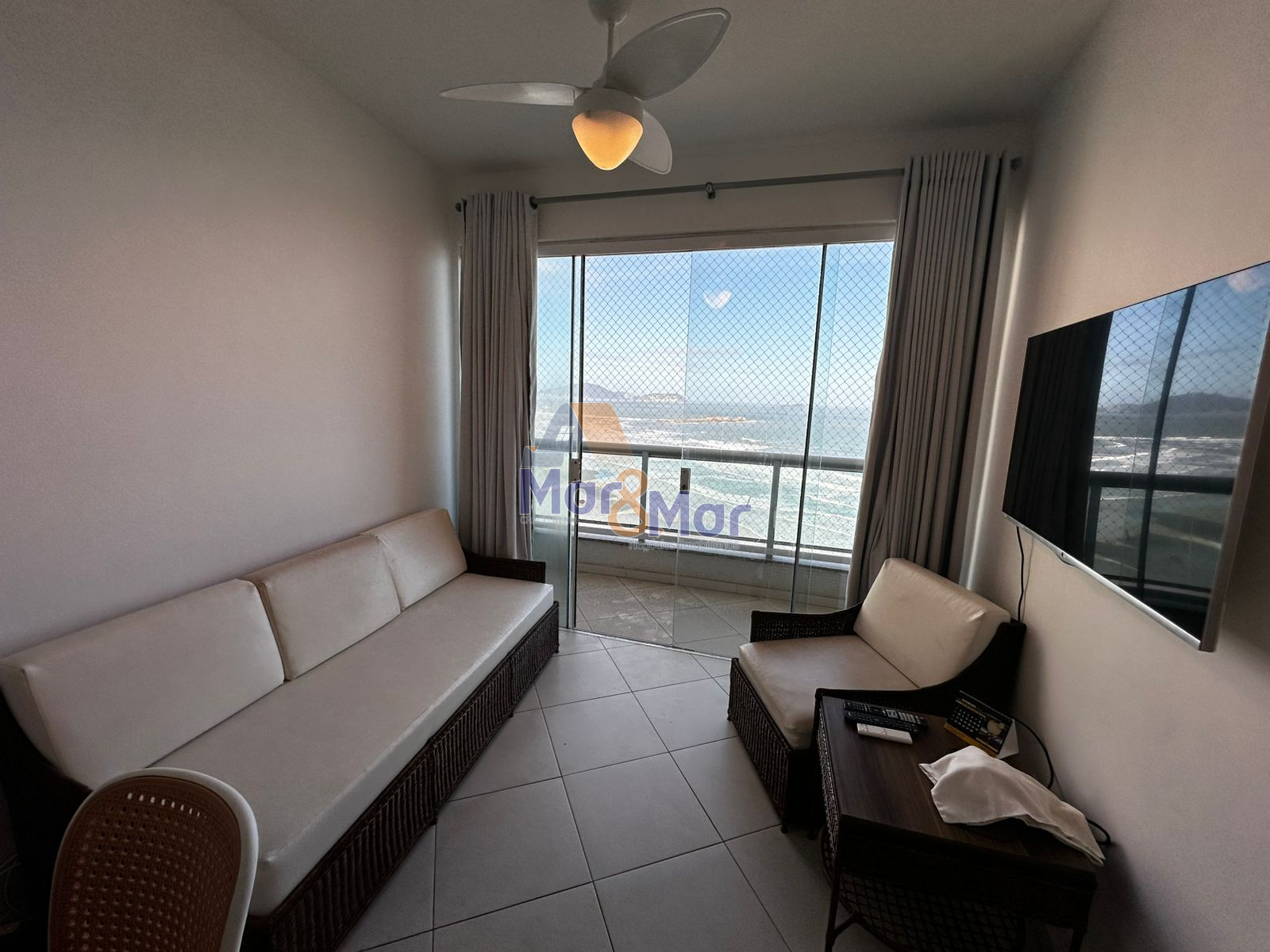 Apartamento Frente ao Mar nas Pitangueiras, Guarujá - SP