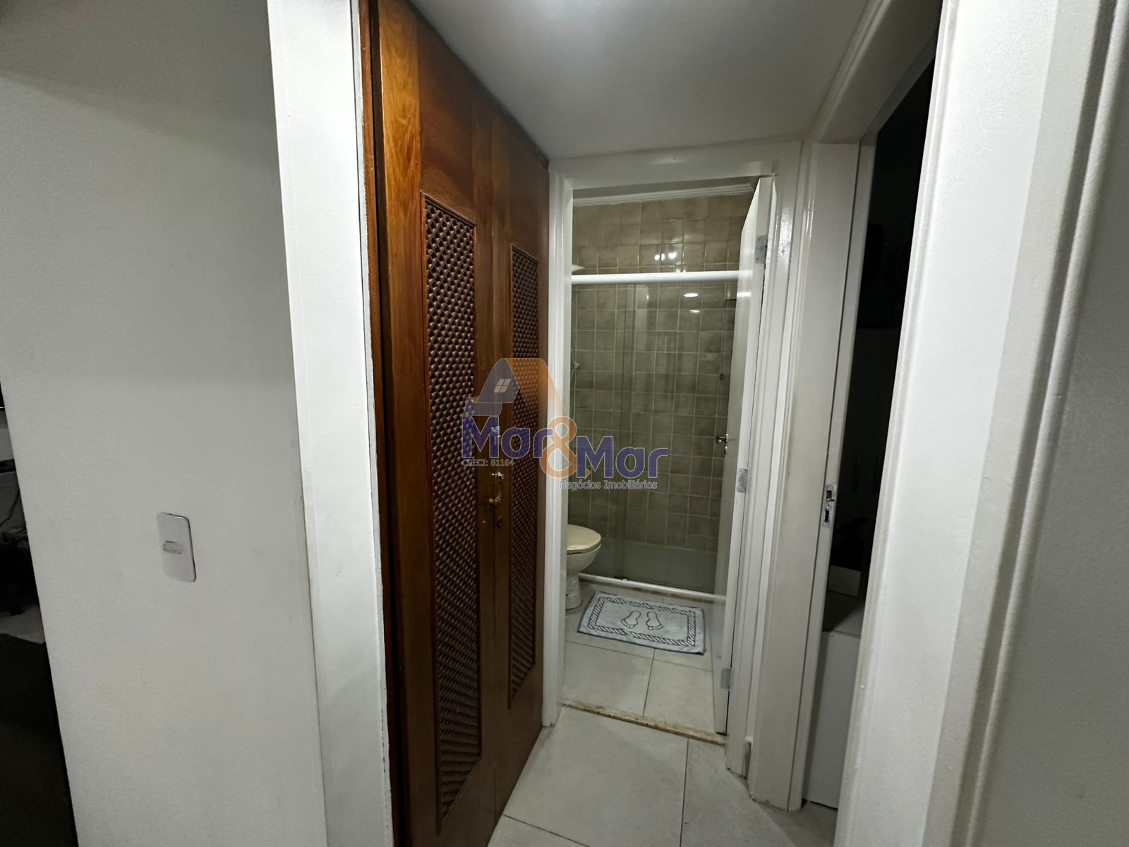 Apartamento na Praia das Pitangueiras, Guarujá - SP