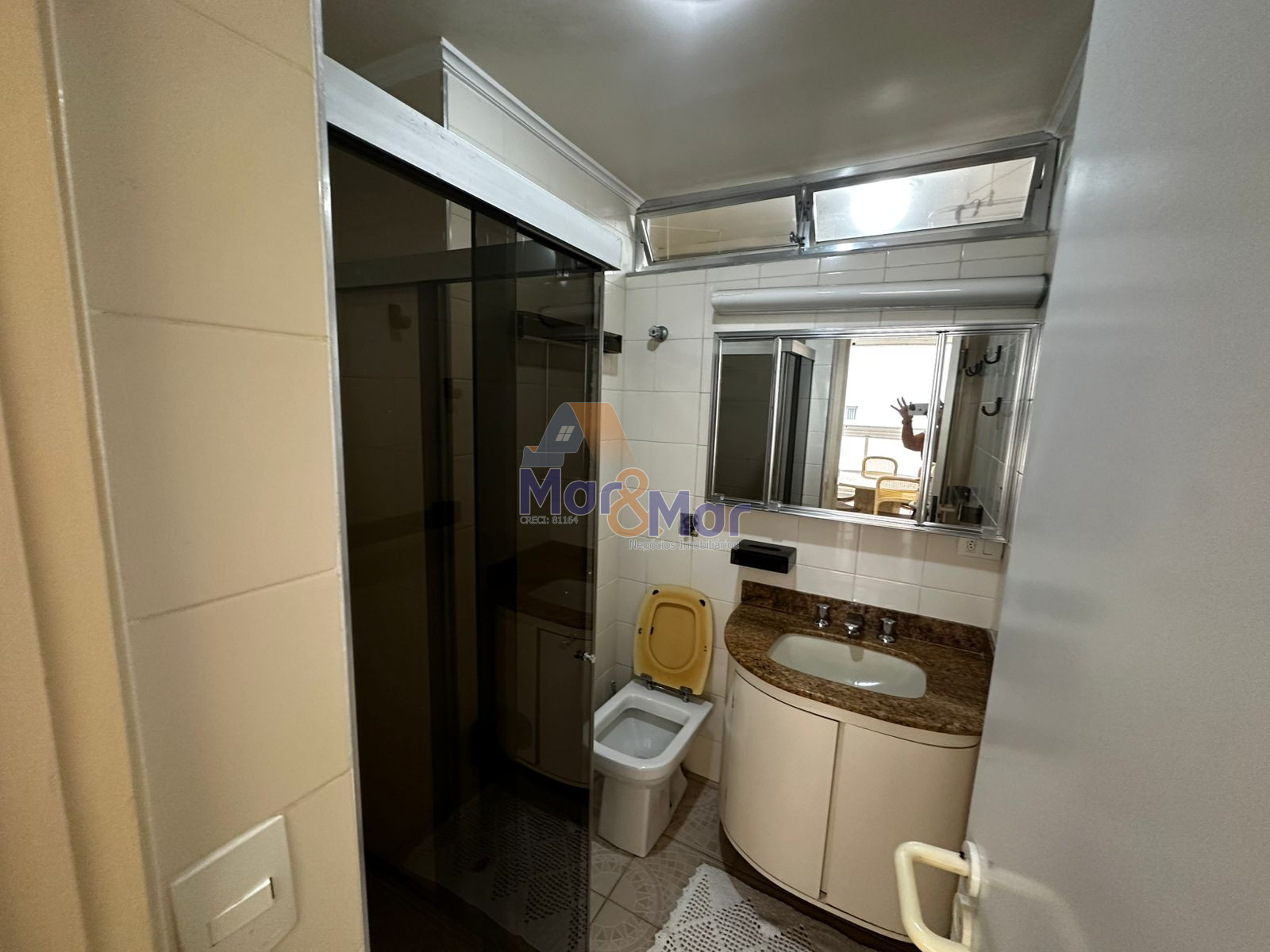 Apartamento na Praia das Pitangueiras, Guarujá - SP