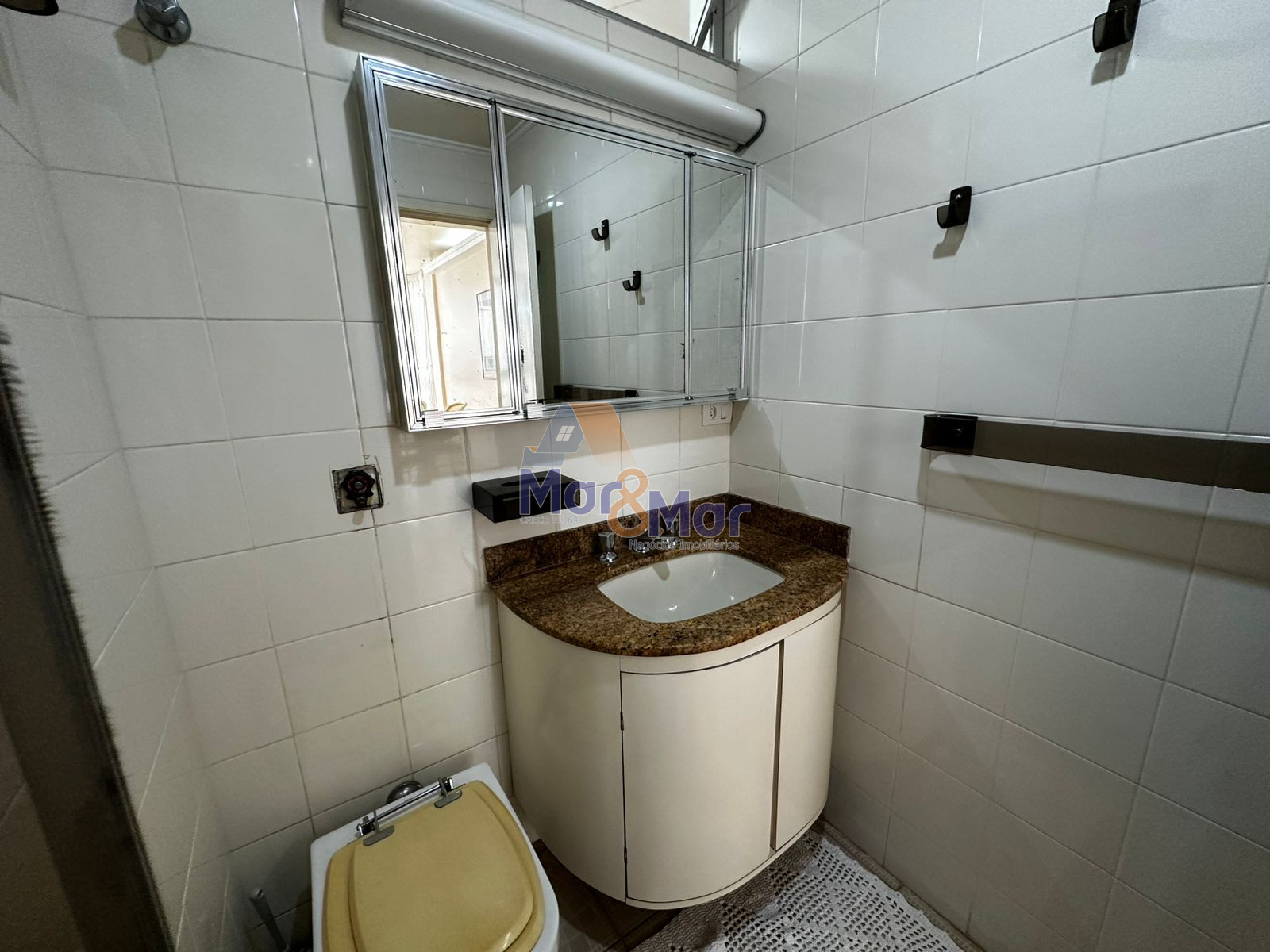 Apartamento na Praia das Pitangueiras, Guarujá - SP