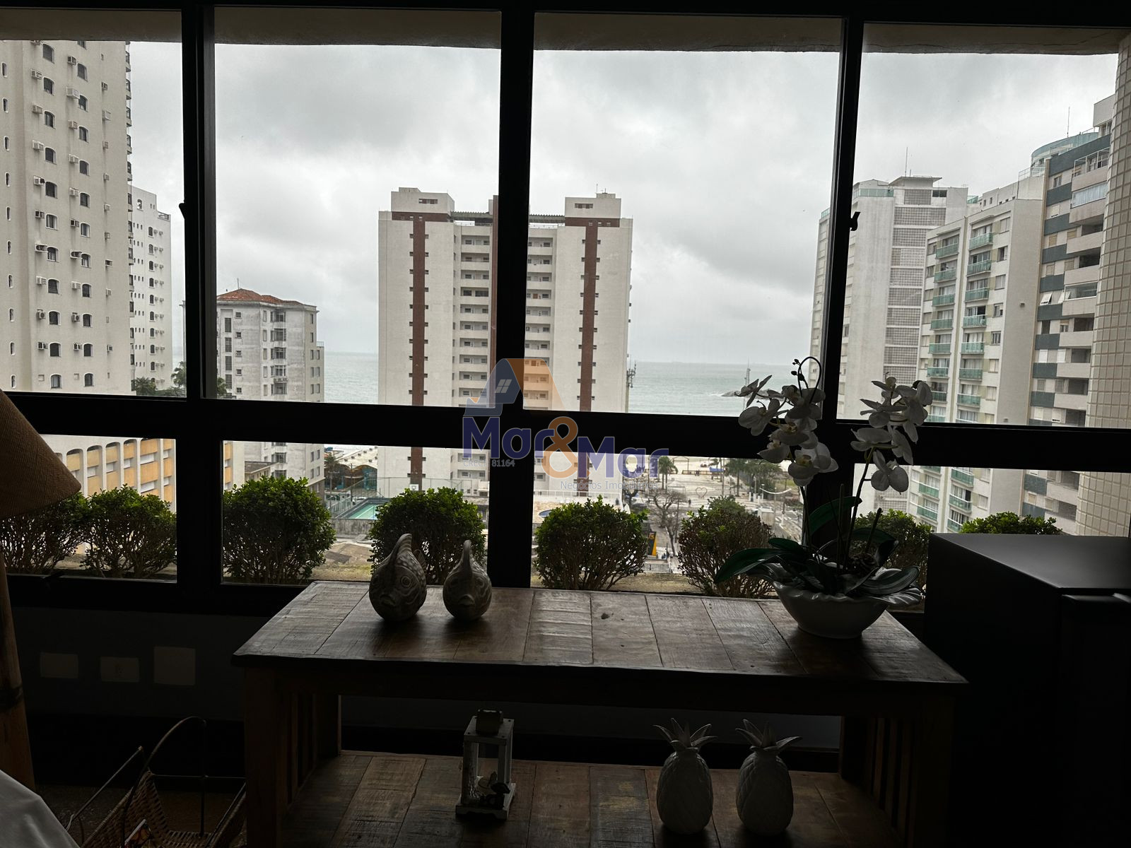 Apartamento na Praia das Pitangueiras, Guarujá - SP