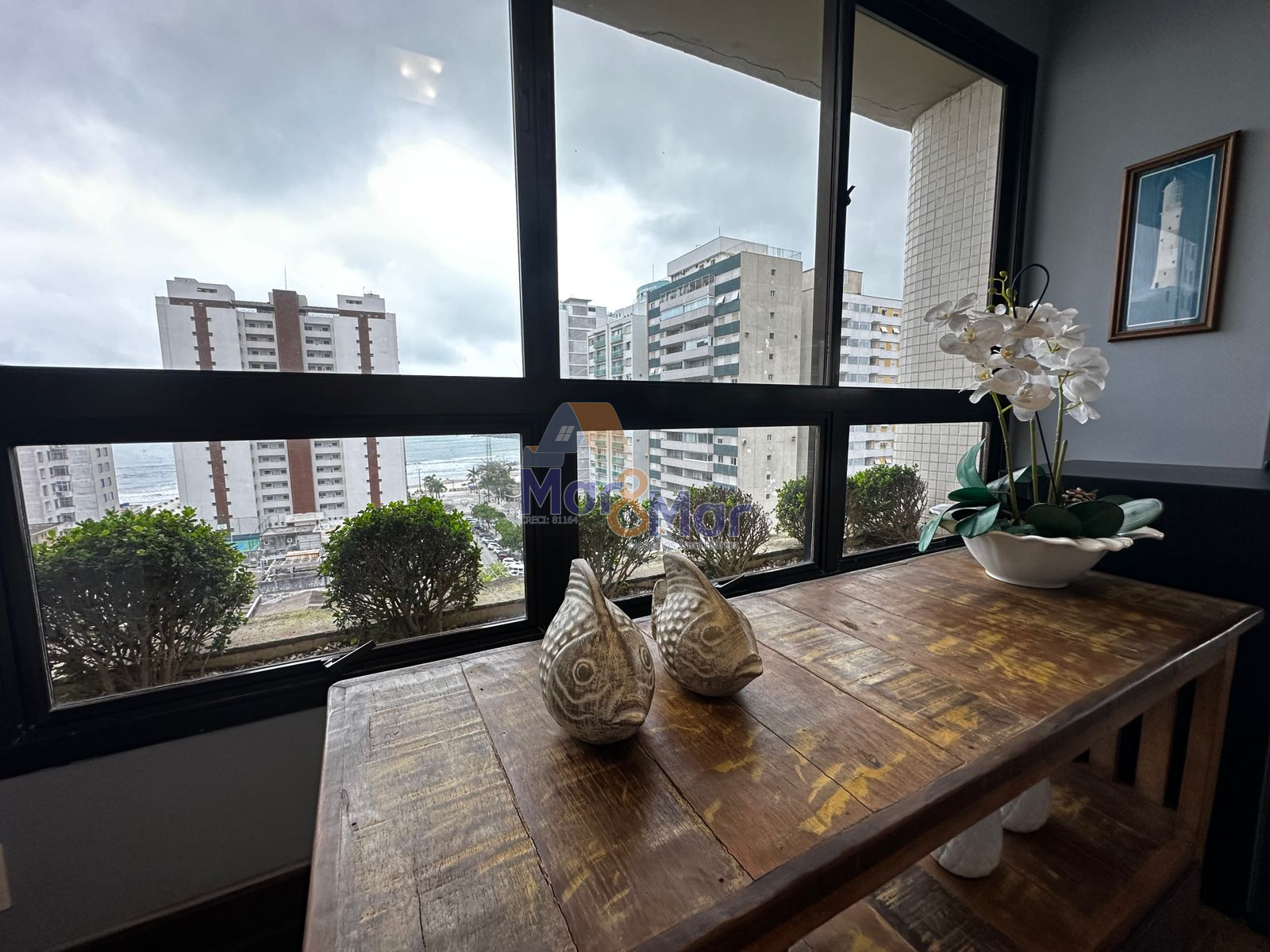Apartamento na Praia das Pitangueiras, Guarujá - SP