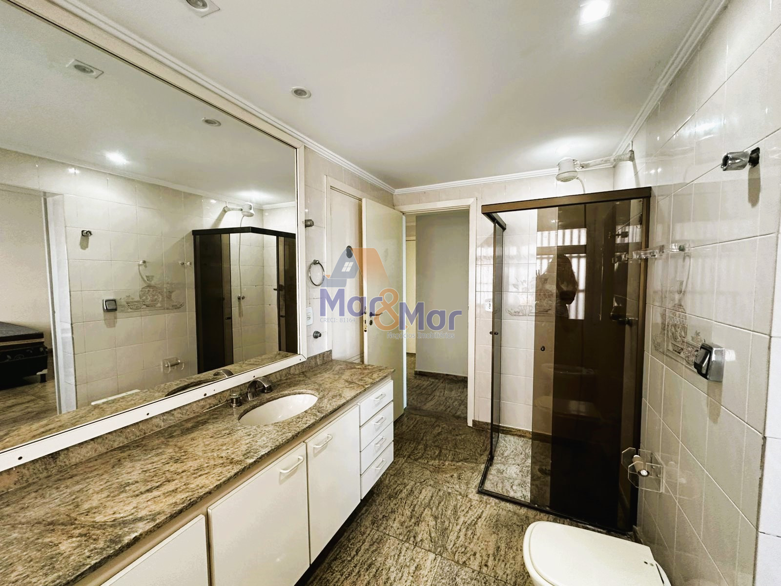 Apartamento Frente ao Mar nas Pitangueiras, Guarujá - SP