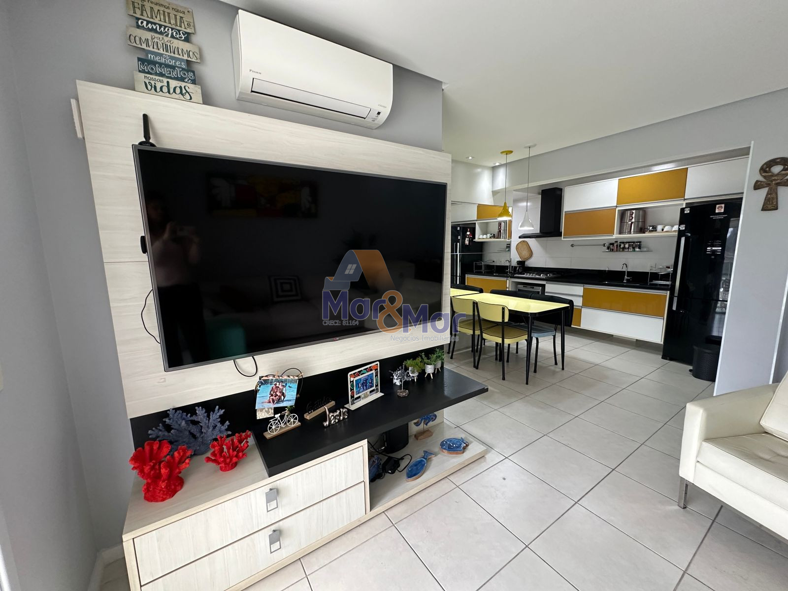 Apartamento na Praia das Pitangueiras, Guarujá - SP